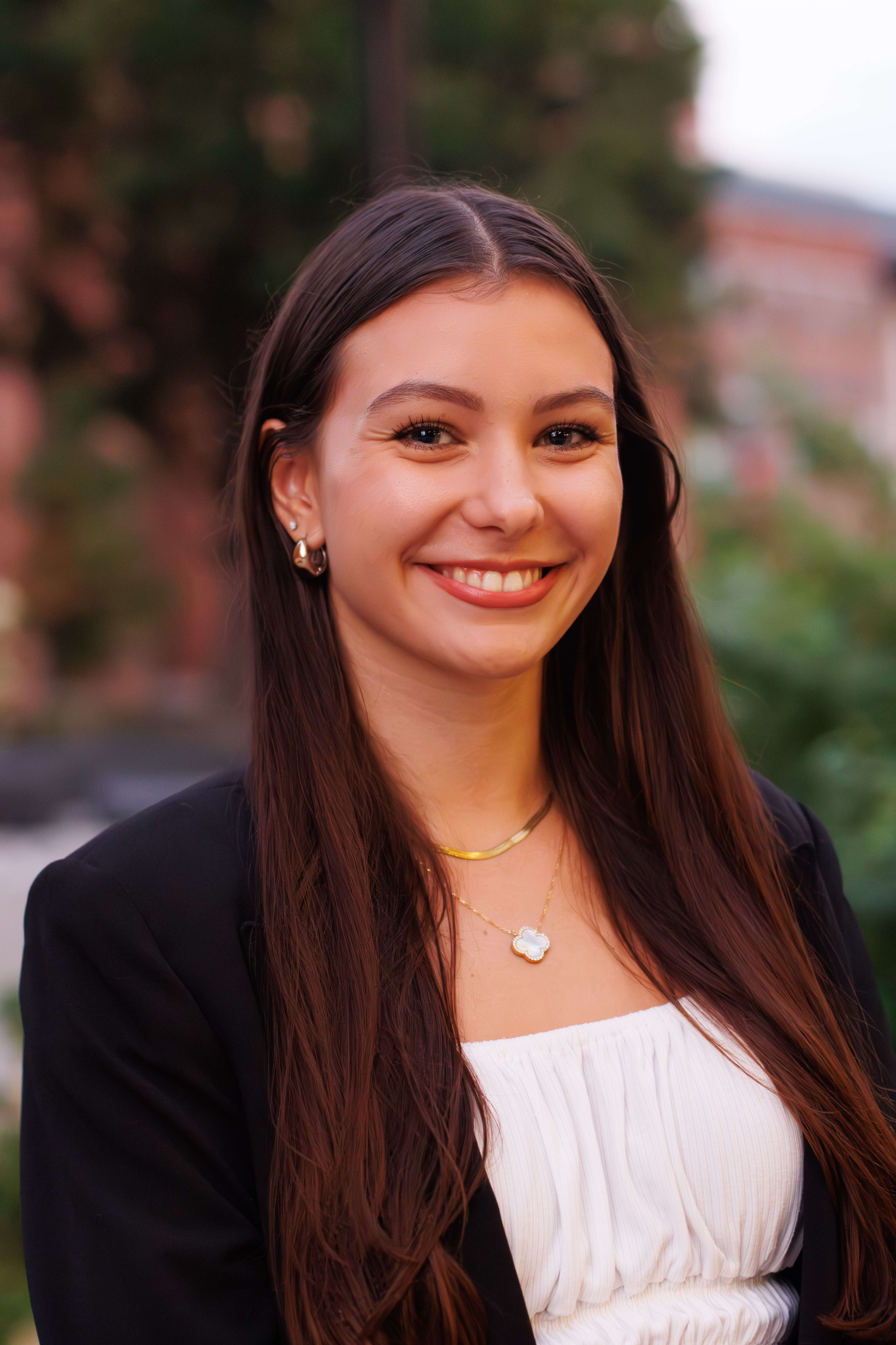 Nora Dimitrov Headshot